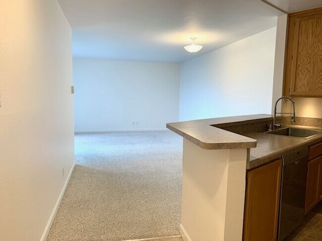 Building Photo - 2901 Peninsula Rd