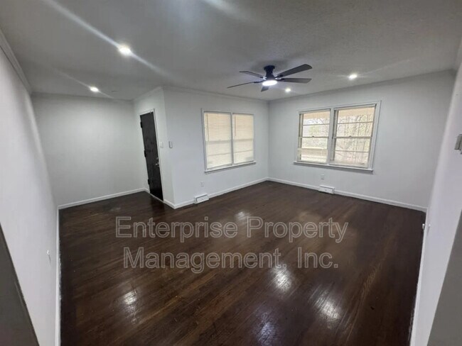 Foto del edificio - 3766 Argonne St