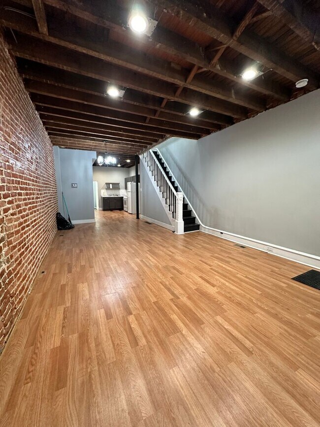 Building Photo - 916 W Cambria Street  - ??3 Bedroom / 1.5 ...