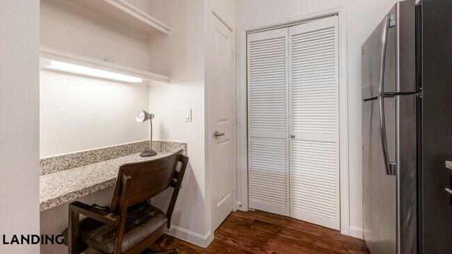 Foto del edificio - 12700 Ridgeline Blvd