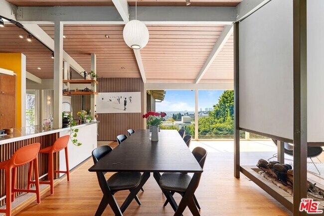 Foto del edificio - 1513 Forest Knoll Dr