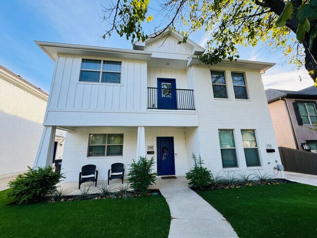 Building Photo - * MOVE IN SUMMER 7/21/2027 * 5 Bed 3 Bath, Lubbock Ave. near The Neeley Building