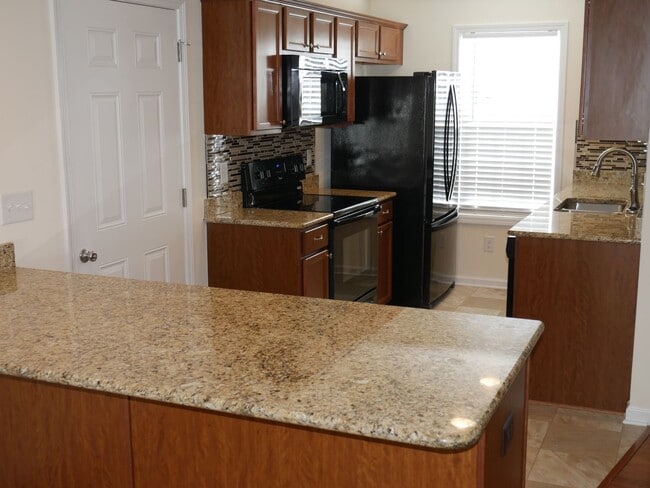 Foto del edificio - 3225 Hyde Pl Cir