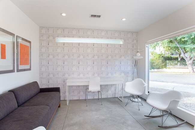 Foto del edificio - 8570 Rugby Dr