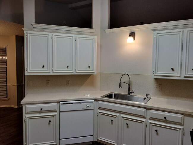 Building Photo - Southwest Lubbock 3 Bedroom