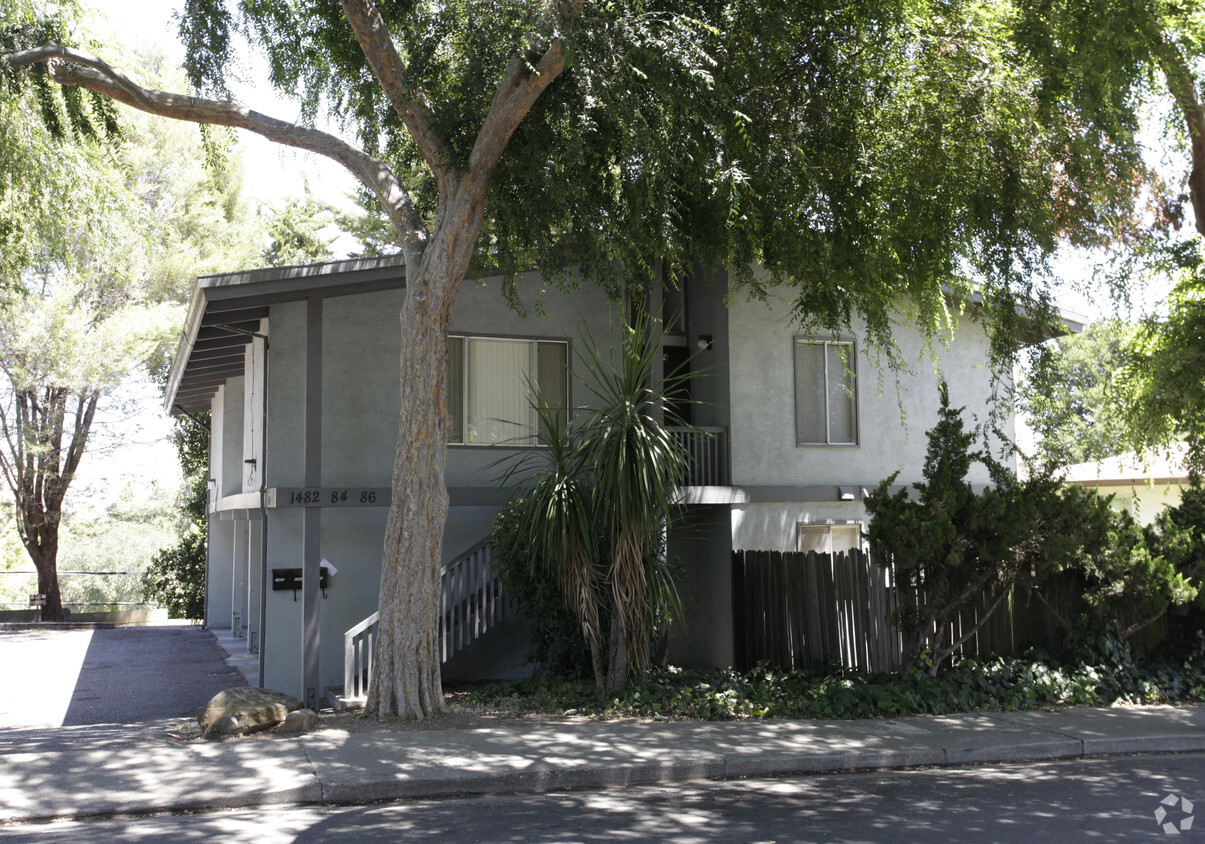 Building Photo - 1482-1502 Valle Vista Ave
