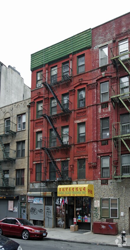 Primary Photo - 19 Monroe St