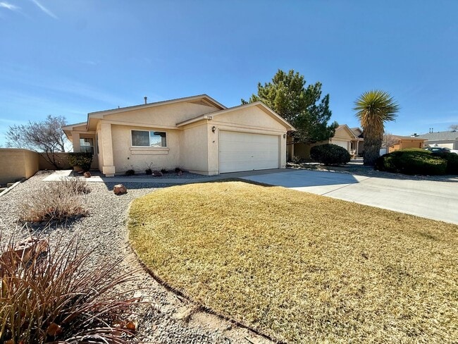 Foto del edificio - Beautiful Updated 3 Bedroom / 2 Bathroom Home in Prime Rio Rancho Location