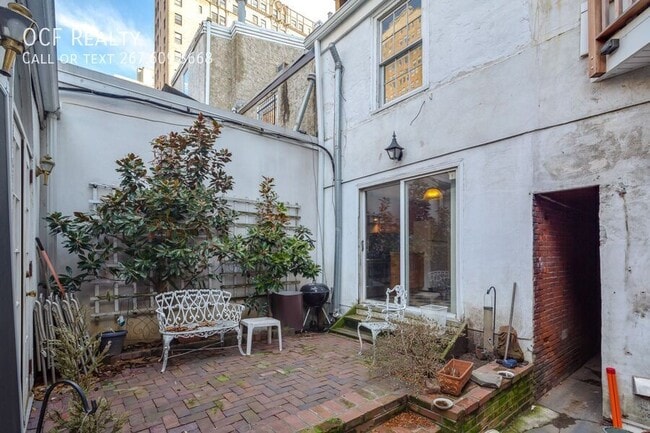 Building Photo - 2013 Moravian St