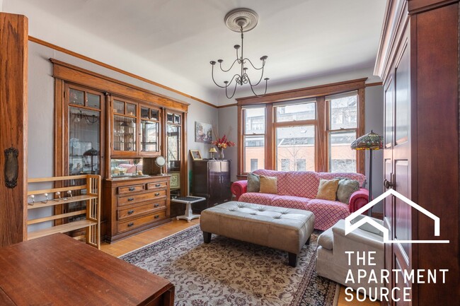 Building Photo - 825 W Diversey Pkwy