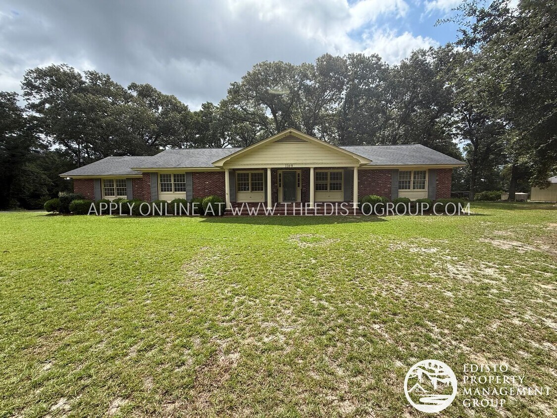 Primary Photo - Charming Country Living with Modern Comforts