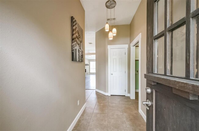 Building Photo - 21011 Sun Haven Dr