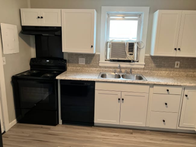 Photo - 224 Harris St House