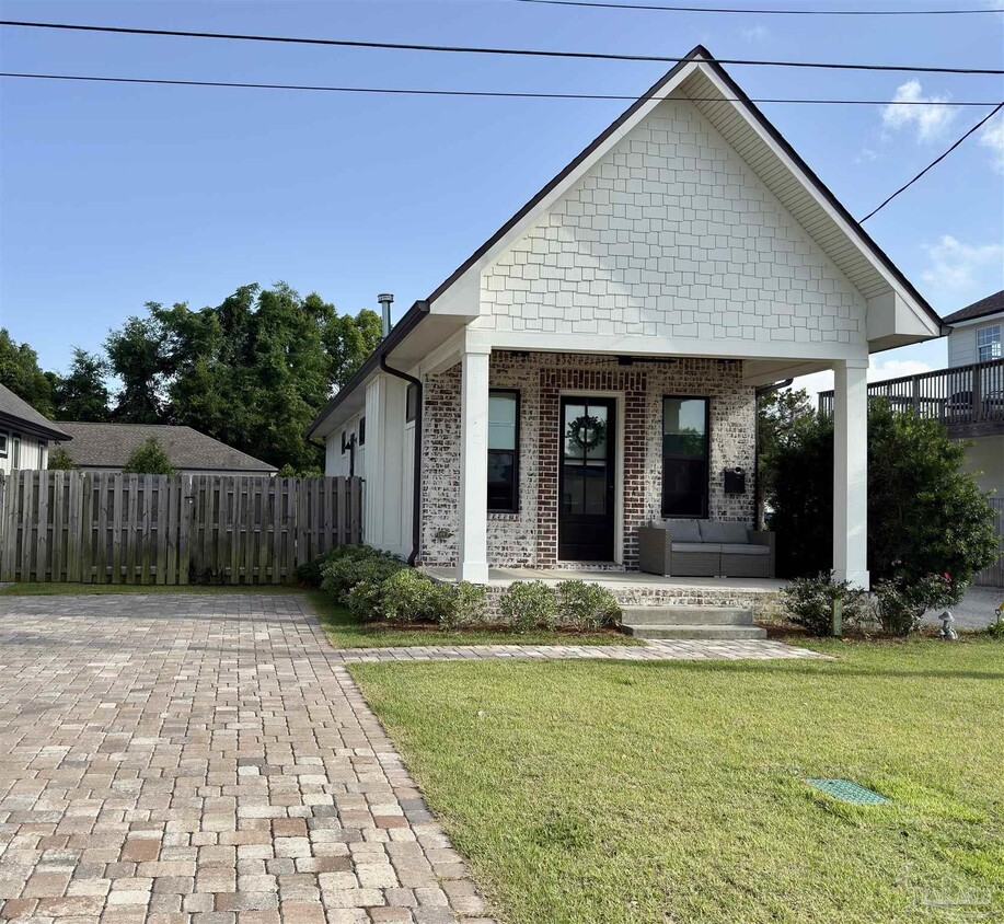 Primary Photo - 1205 E Scott St
