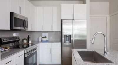 Building Photo - 19101 Town Ridge Ln