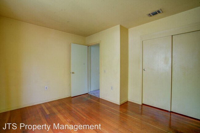 Foto del edificio - 3 br, 1 bath House - 2700 Armstrong Drive