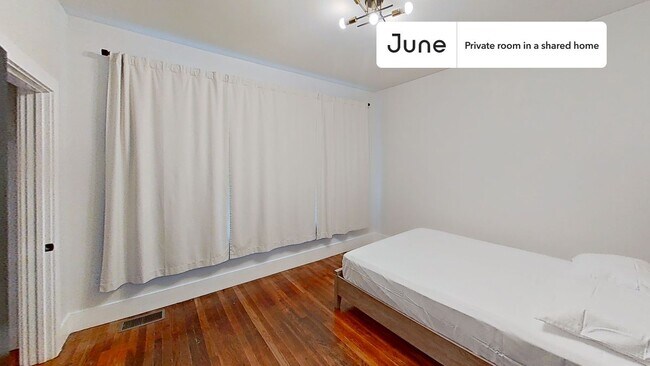 Foto del edificio - Room in Shared 5 bed/2 bath home