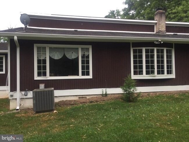 Building Photo - 9917 Betteker Ln