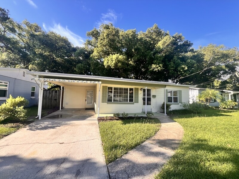 Foto principal - 124 W Hazel St
