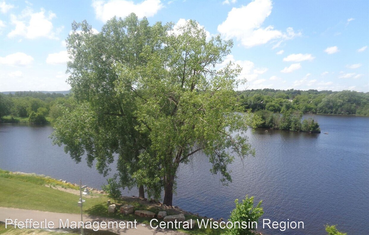 Foto del edificio - 1000 N River Dr