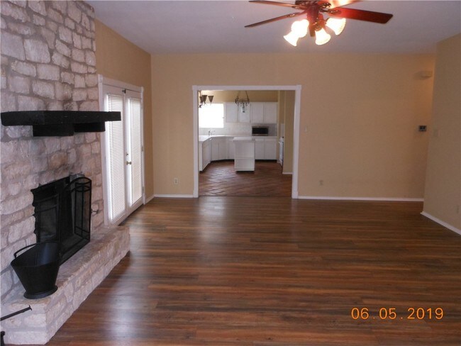 Foto del edificio - 1710 Foxfire Dr