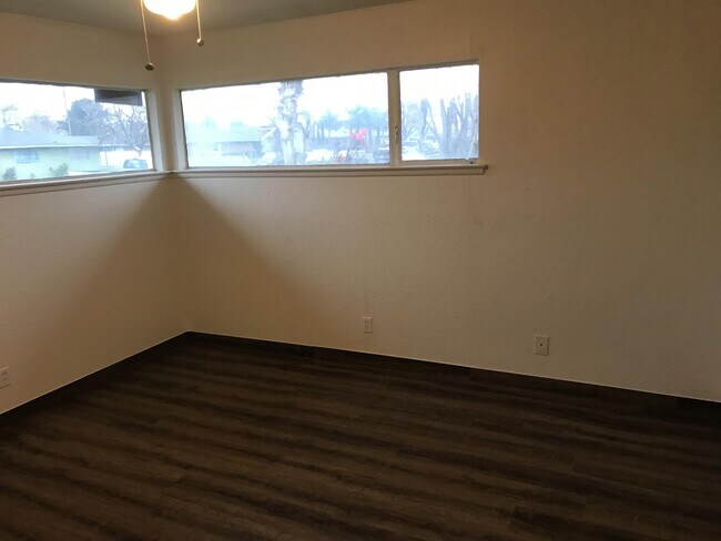 Building Photo - 2135 Mayfair Dr W