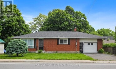 Building Photo - 69 Martin St N