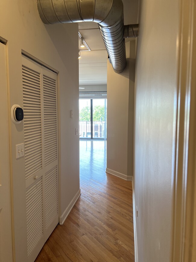 Entrance hallway - 3125 W Fullerton Ave