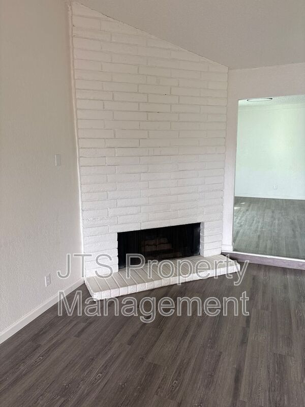 Building Photo - 7441 Willowcreek Dr