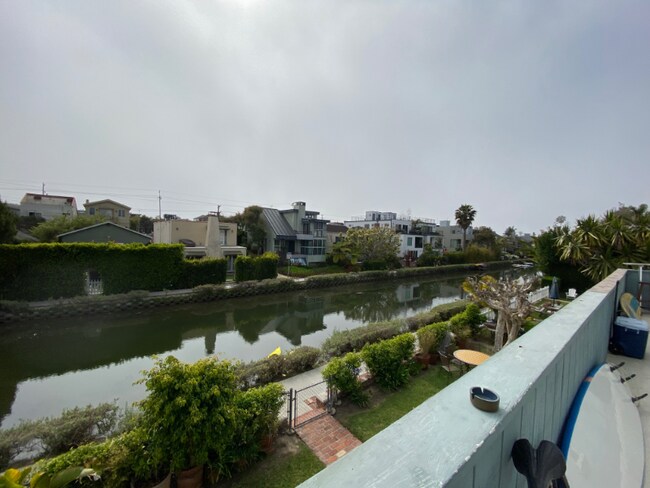 Building Photo - 2614 Grand Canal