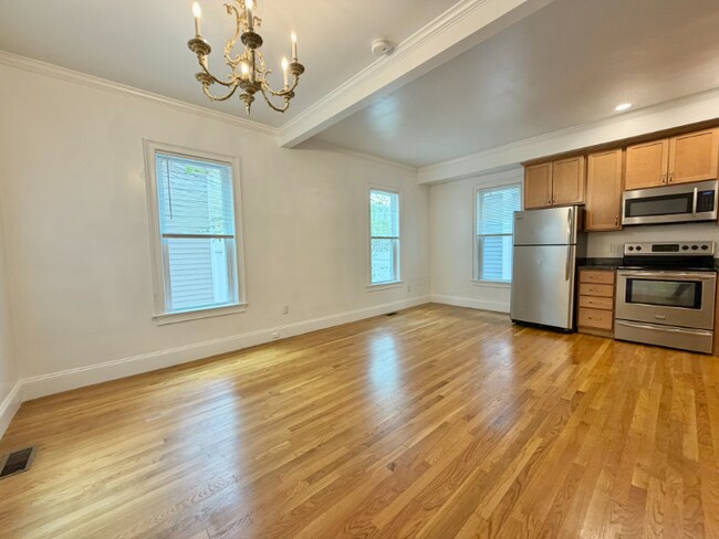 Building Photo - 157 M St