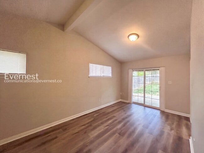 Building Photo - 8694 Yorktown Dr
