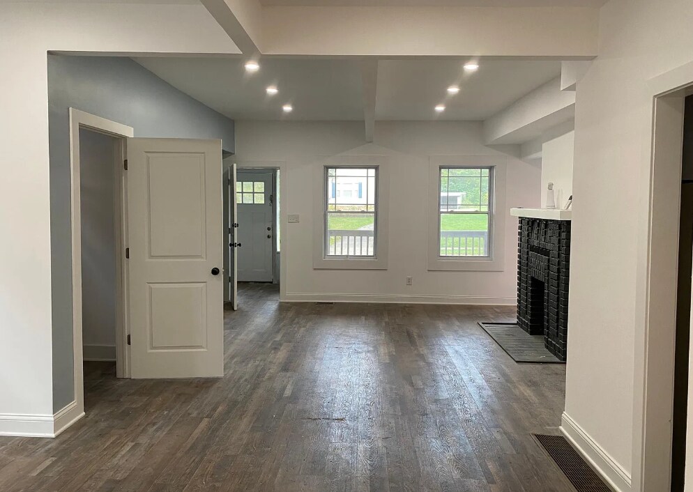 Foto principal - 1848 Lee Rd