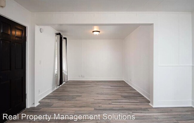Building Photo - 3 br, 1 bath House - 320 W. Gloucester St