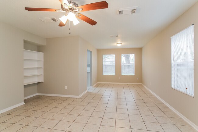 Building Photo - 947 Leadenhall Cir