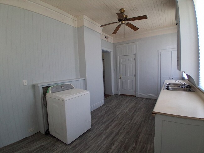 Foto del edificio - 1010-1 Vermilion-N