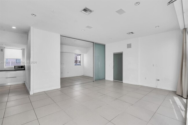 Building Photo - 229 8th St