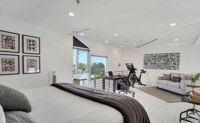 Foto del edificio - 1037 N Laurel Ave