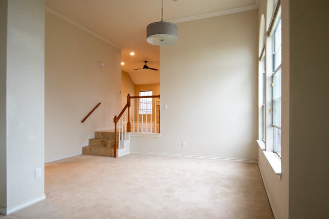 Foto del edificio - 704 Meadow Bend Ct
