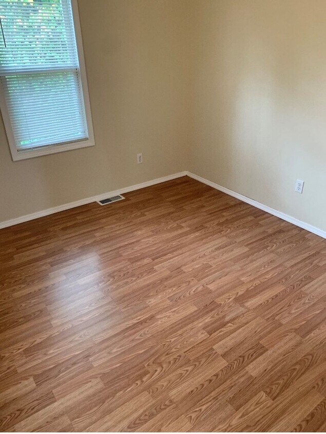 Foto del edificio - Beautiful Move in ready House!