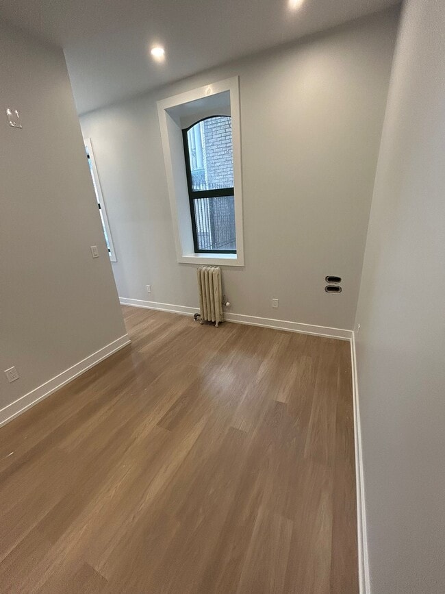 Building Photo - 592-596 Church St & 67-71 Gloucester St