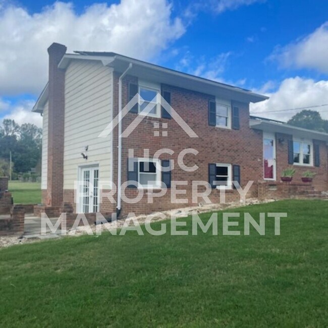 Building Photo - 123 Brookside Dr
