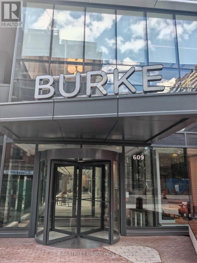 Building Photo - 609 Sherbourne St