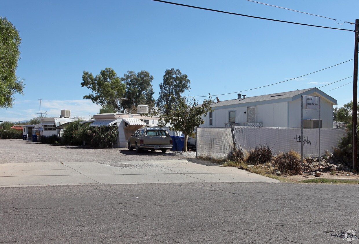 Building Photo - 3142 N Balboa Ave