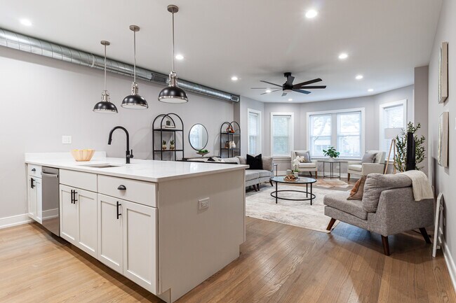 Foto del edificio - 2641 W Carmen Ave