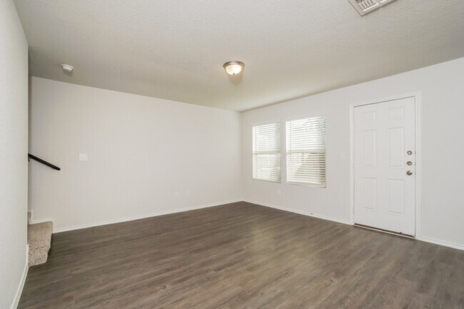 Foto del edificio - 9322 Somers Branch