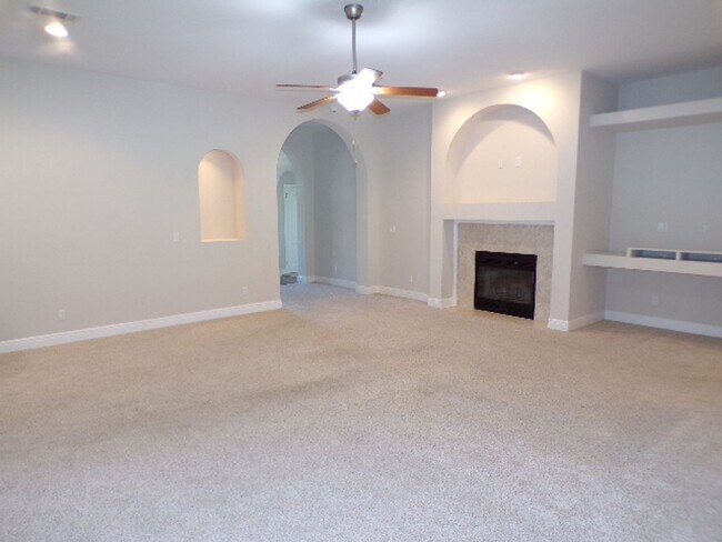 Building Photo - 4-Bedroom Craftsman Style Home