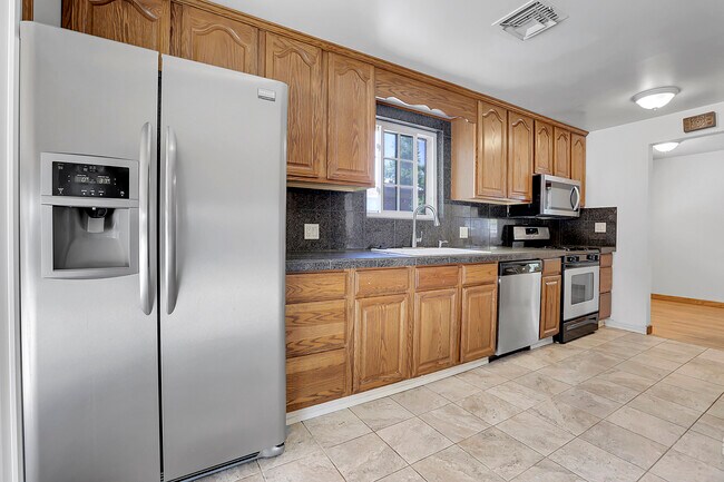 Building Photo - 5440 W Arizona Pl