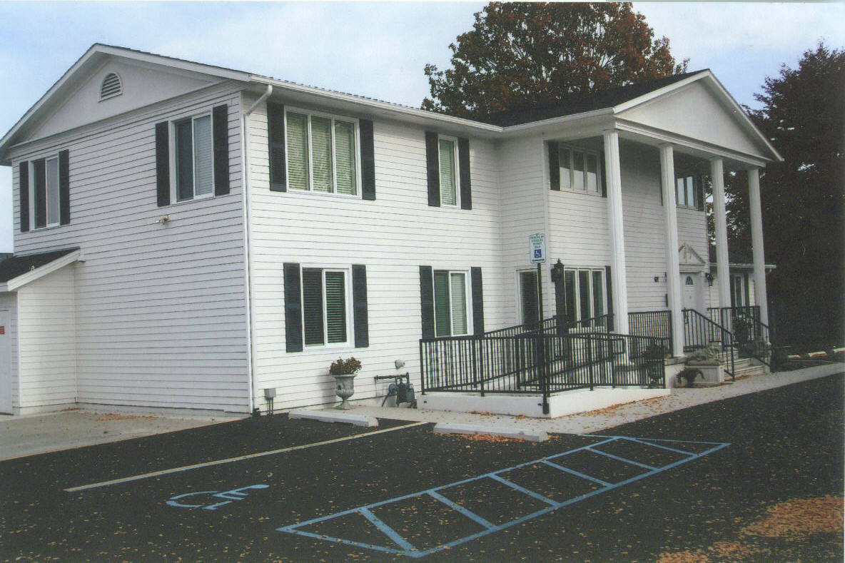Colonial Manor - 611 Bryden Ave