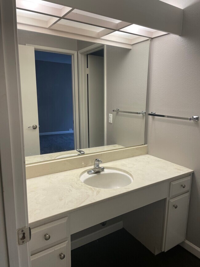 2292 Woodside Ln Unit 16, Sacramento, CA 95825 Condo for Rent in